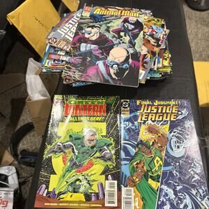 Lot 45 DC/Marvel Comics Lot Justice League, Green Lantern , Batman etc